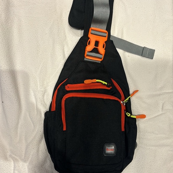 Tanluhu Crossbody Bag - Picture 4 of 4